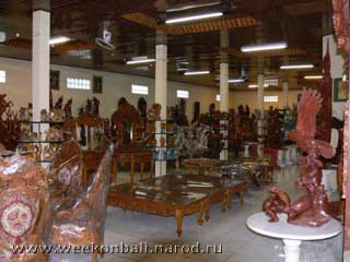 Бали.Магазин. Деревянные фигуры[jpeg.320x240x13.7KB]