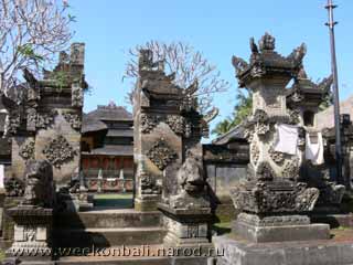 Бали.Храм.Воротца, коих подобных полно на Бали.[jpeg.320x240x14.0KB]