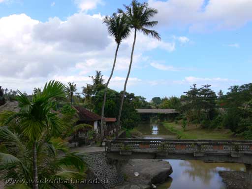 Бали.Парк с мостиками через речку.[jpeg.512x384x21.8KB]